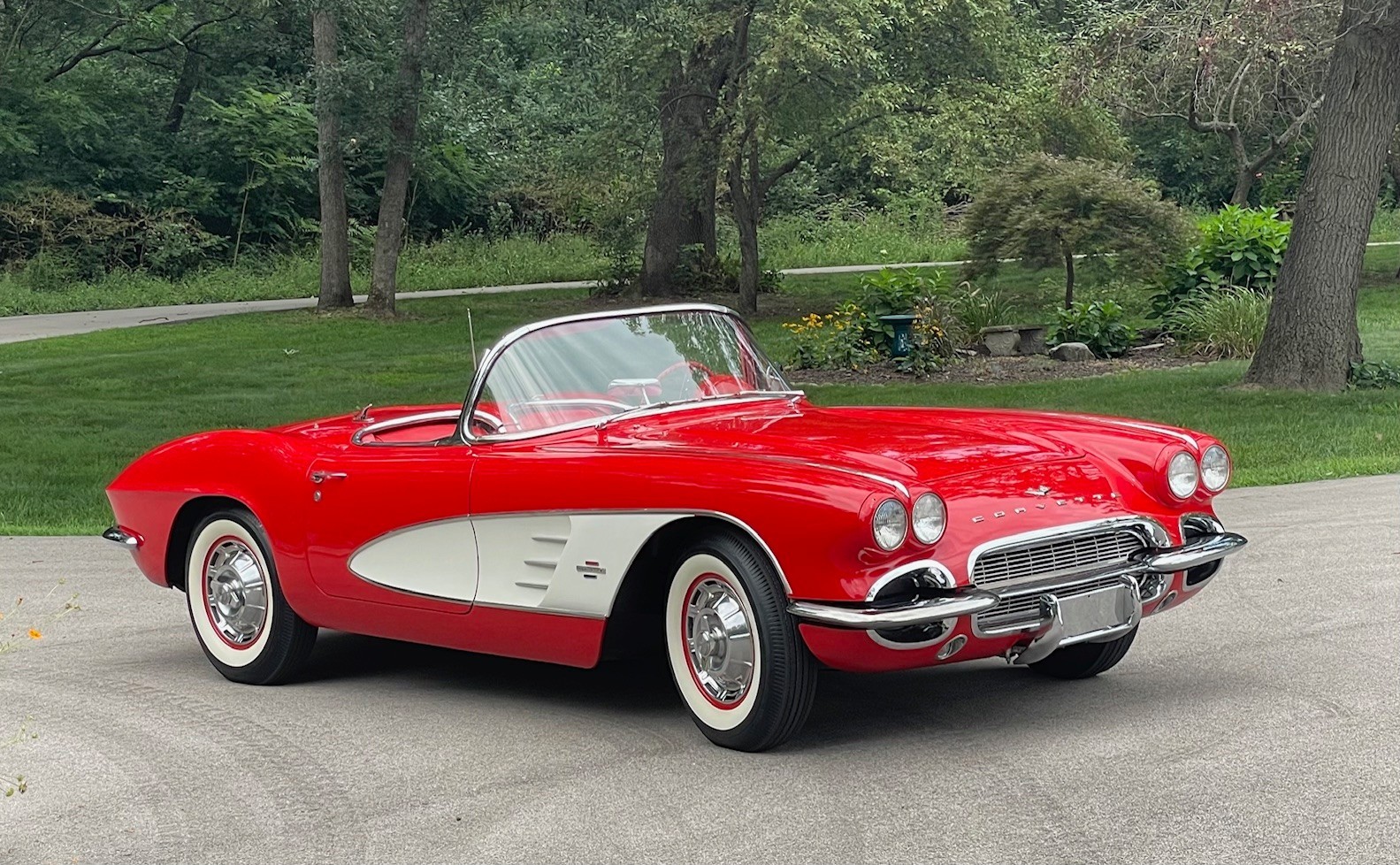 Chevrolet-Corvette-1961-Convertible-32