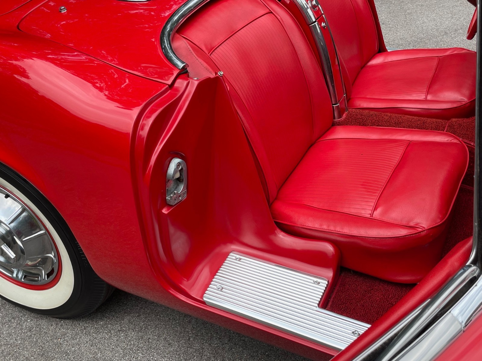 Chevrolet-Corvette-1961-Convertible-38