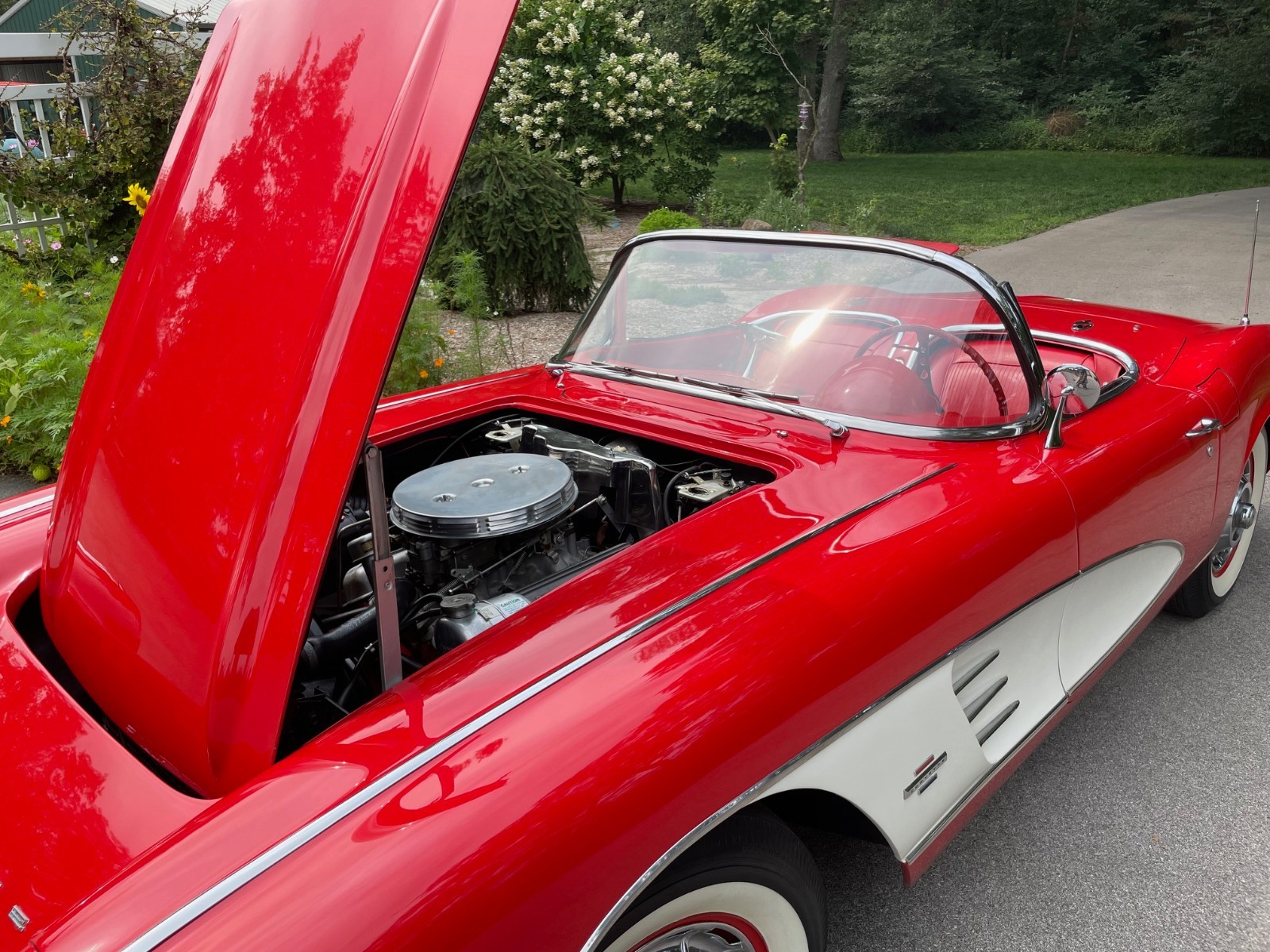 Chevrolet-Corvette-1961-Convertible-39