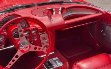 Chevrolet-Corvette-1961-Convertible-4