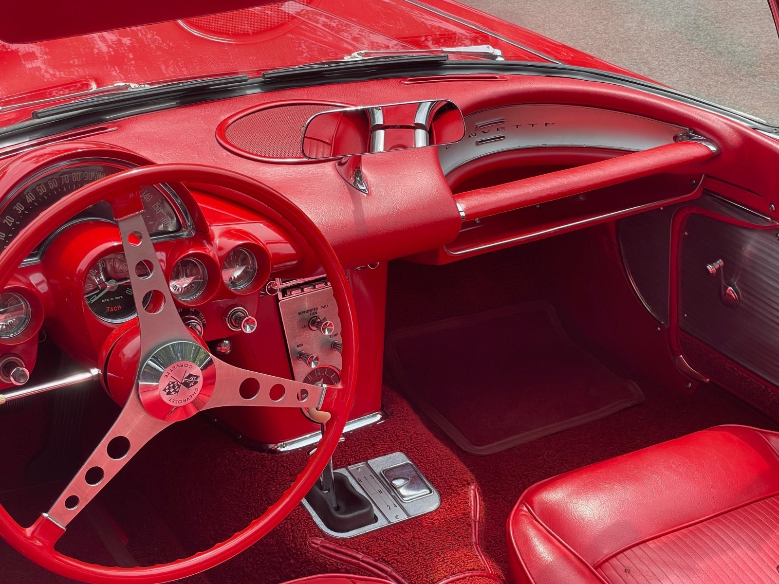 Chevrolet-Corvette-1961-Convertible-4