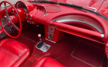 Chevrolet-Corvette-1961-Convertible-9