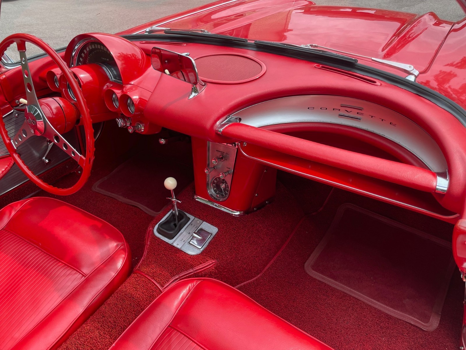 Chevrolet-Corvette-1961-Convertible-9