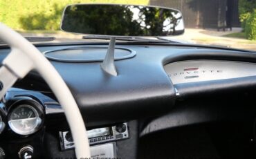 Chevrolet-Corvette-1962-20