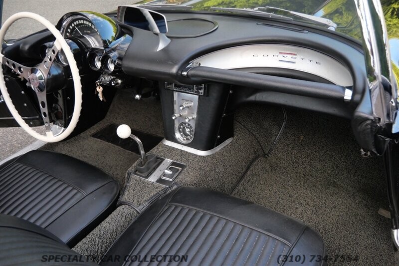 Chevrolet-Corvette-1962-22