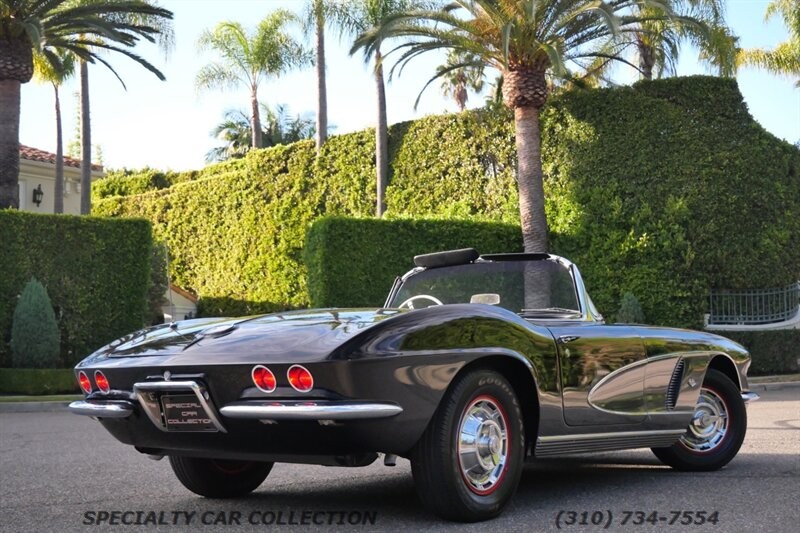 Chevrolet-Corvette-1962-4