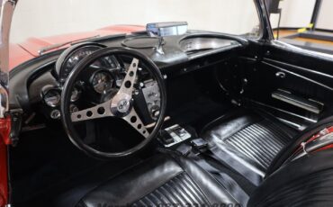 Chevrolet-Corvette-1962-Convertible-12