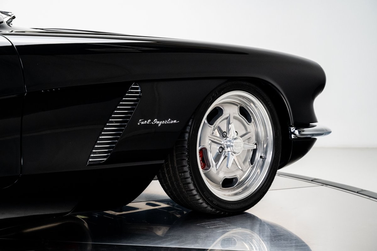 Chevrolet-Corvette-1962-Convertible-14