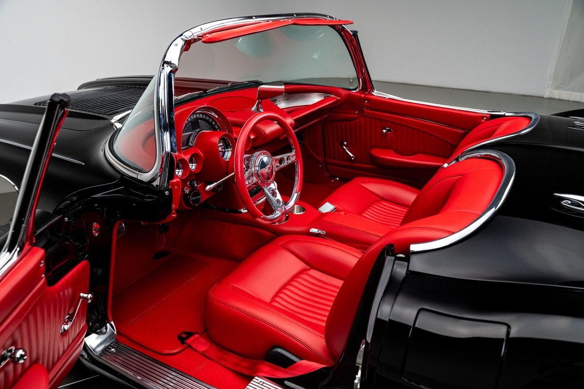 Chevrolet-Corvette-1962-Convertible-2