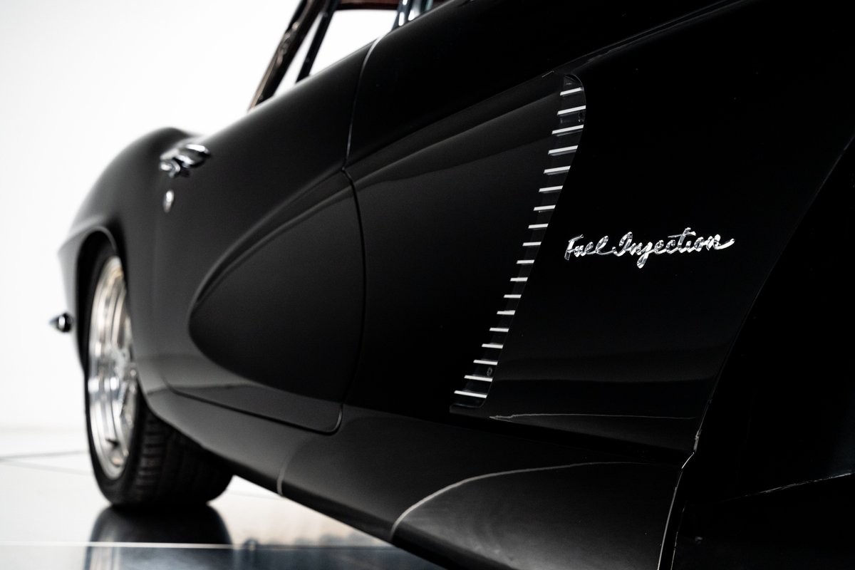 Chevrolet-Corvette-1962-Convertible-23