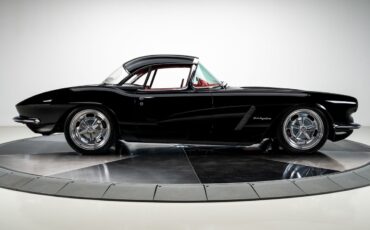 Chevrolet-Corvette-1962-Convertible-24