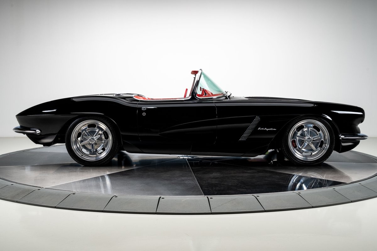 Chevrolet-Corvette-1962-Convertible-26