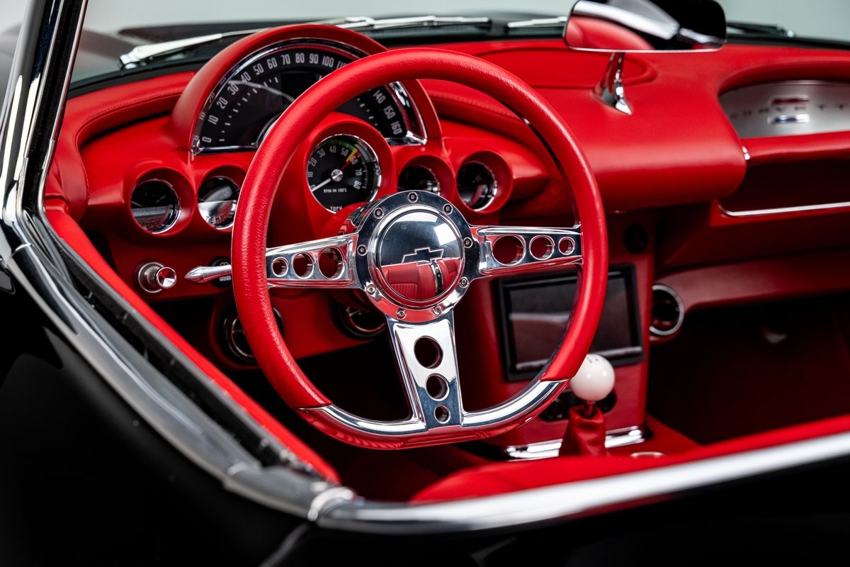 Chevrolet-Corvette-1962-Convertible-3