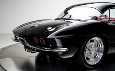 Chevrolet-Corvette-1962-Convertible-4