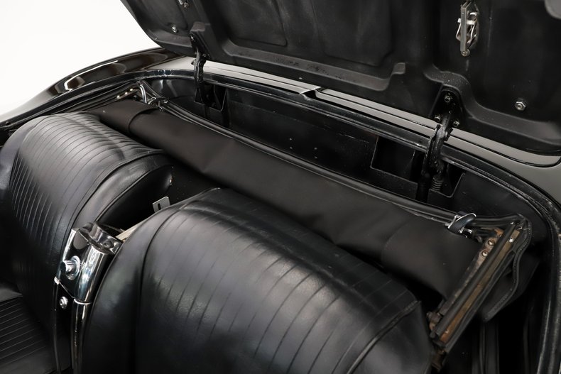 Chevrolet-Corvette-1962-Tuxedo-Black-Black-11