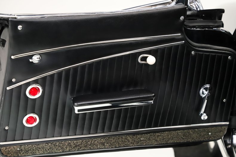 Chevrolet-Corvette-1962-Tuxedo-Black-Black-17