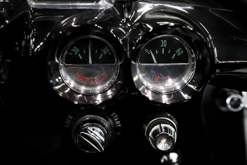 Chevrolet-Corvette-1962-Tuxedo-Black-Black-22