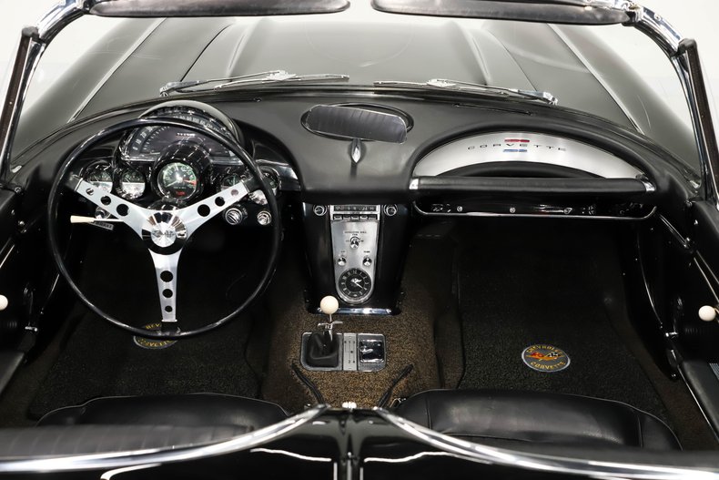 Chevrolet-Corvette-1962-Tuxedo-Black-Black-24