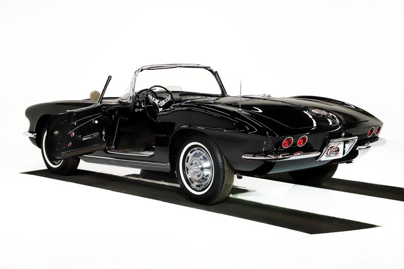 Chevrolet-Corvette-1962-Tuxedo-Black-Black-25