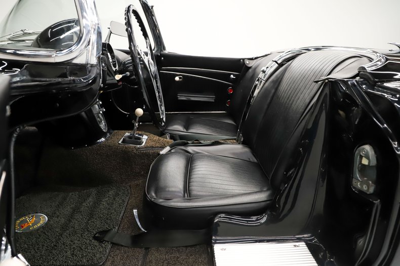 Chevrolet-Corvette-1962-Tuxedo-Black-Black-26