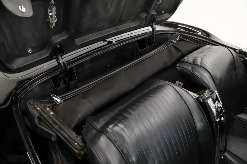 Chevrolet-Corvette-1962-Tuxedo-Black-Black-32