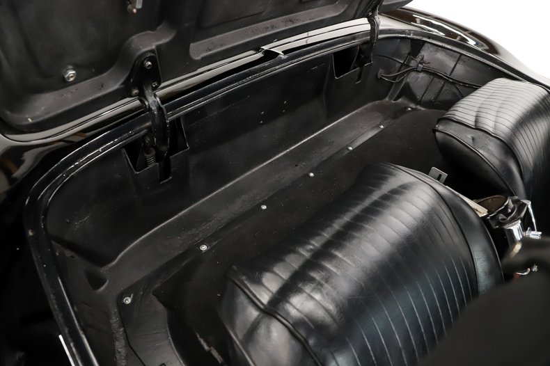 Chevrolet-Corvette-1962-Tuxedo-Black-Black-33