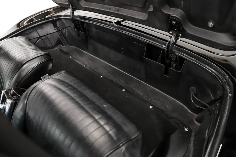 Chevrolet-Corvette-1962-Tuxedo-Black-Black-34