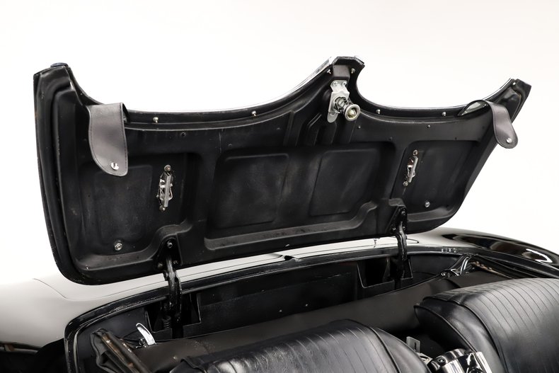 Chevrolet-Corvette-1962-Tuxedo-Black-Black-35