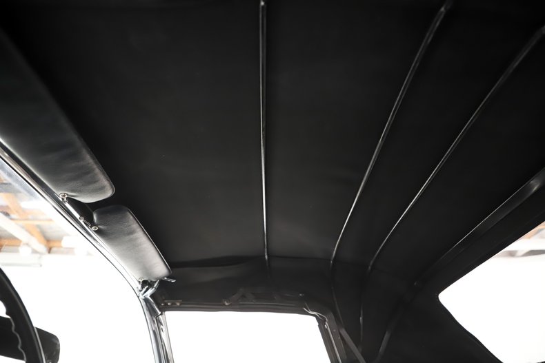 Chevrolet-Corvette-1962-Tuxedo-Black-Black-39