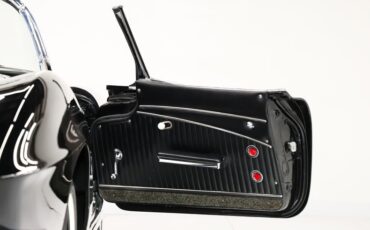 Chevrolet-Corvette-1962-Tuxedo-Black-Black-42