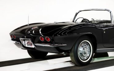 Chevrolet-Corvette-1962-Tuxedo-Black-Black-44