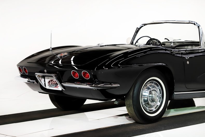 Chevrolet-Corvette-1962-Tuxedo-Black-Black-44