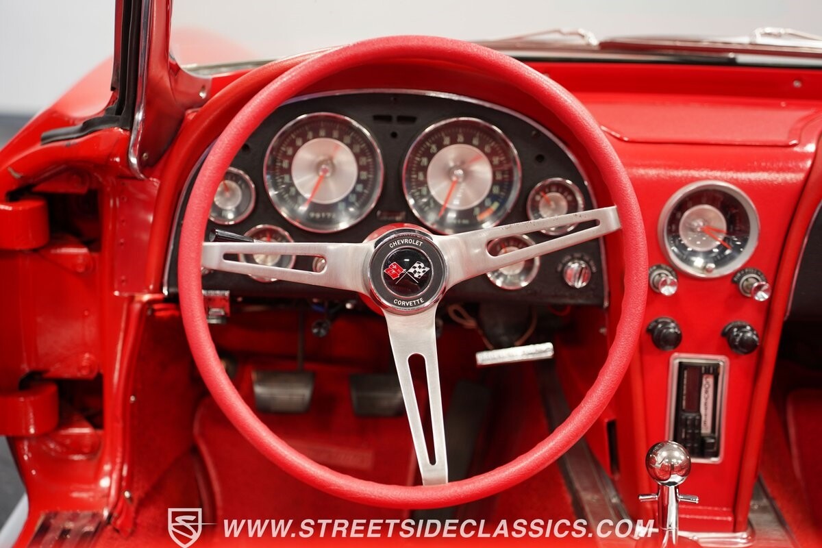 Chevrolet-Corvette-1963-Convertible-39