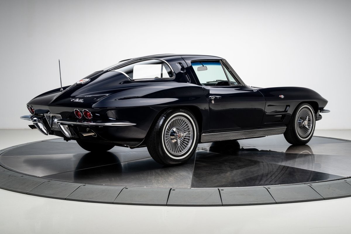 Chevrolet-Corvette-1963-Coupe-17