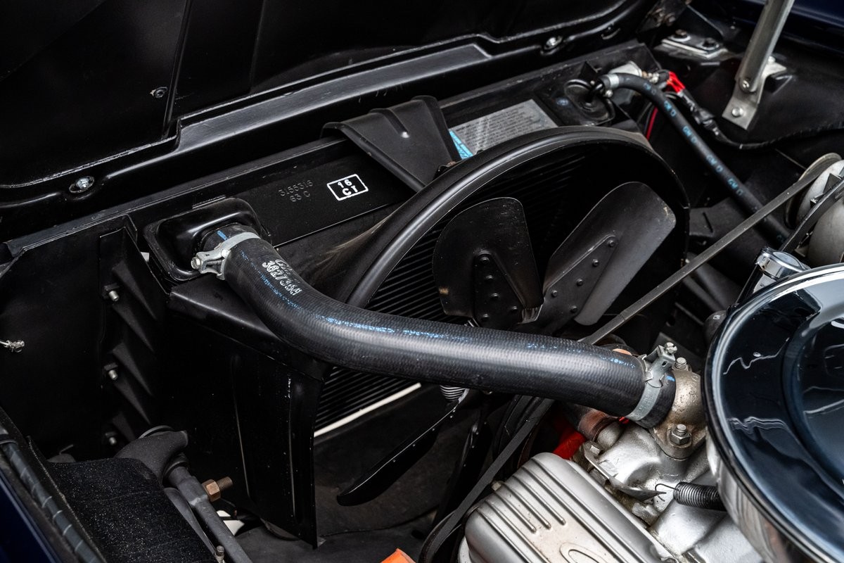 Chevrolet-Corvette-1963-Coupe-35