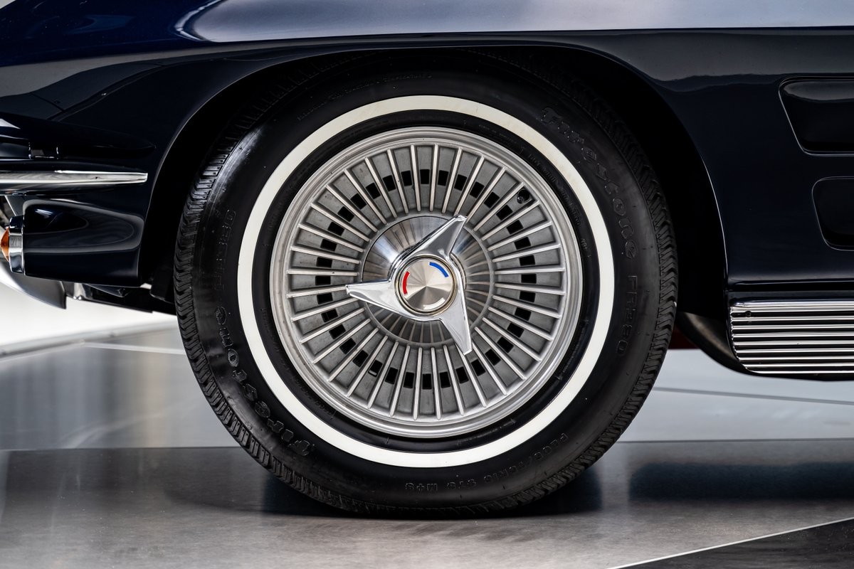 Chevrolet-Corvette-1963-Coupe-37