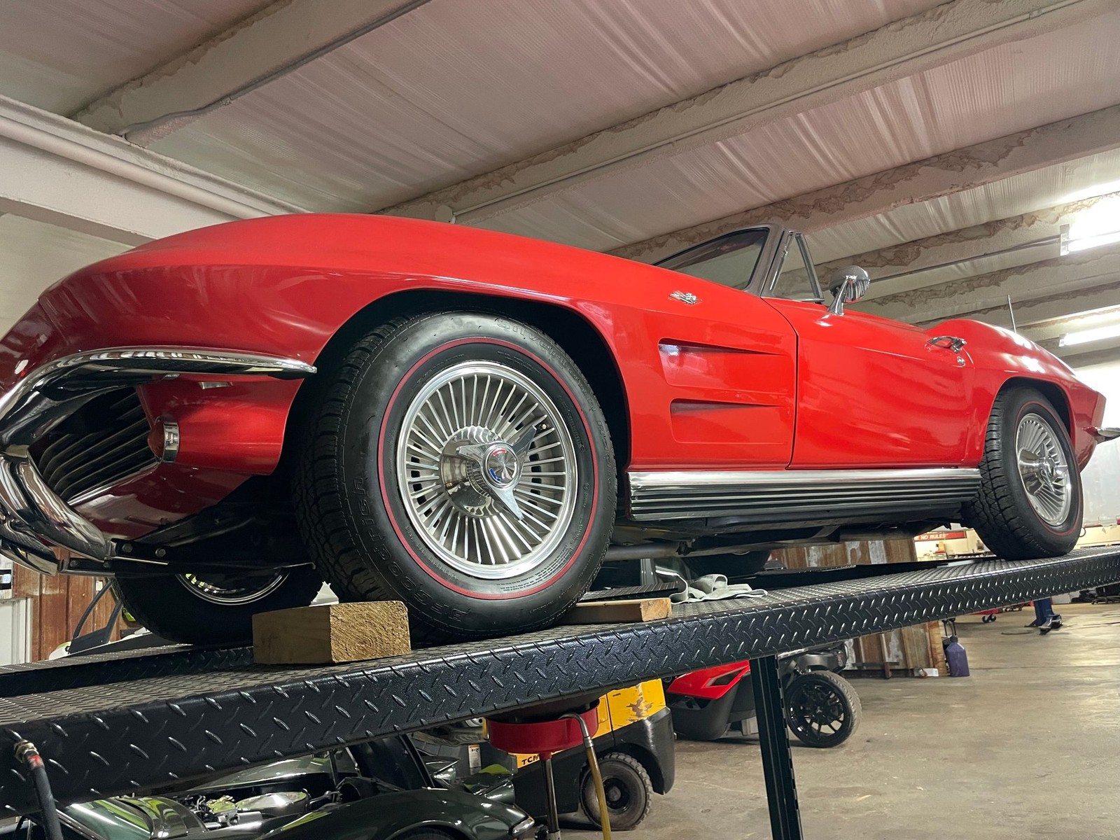 Chevrolet-Corvette-1964-12