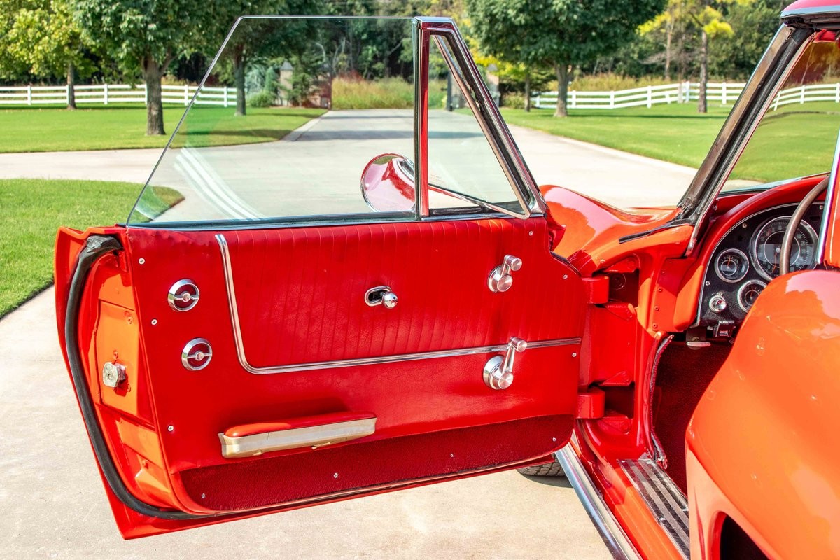 Chevrolet-Corvette-1964-Convertible-16