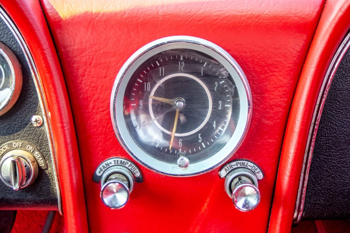 Chevrolet-Corvette-1964-Convertible-24