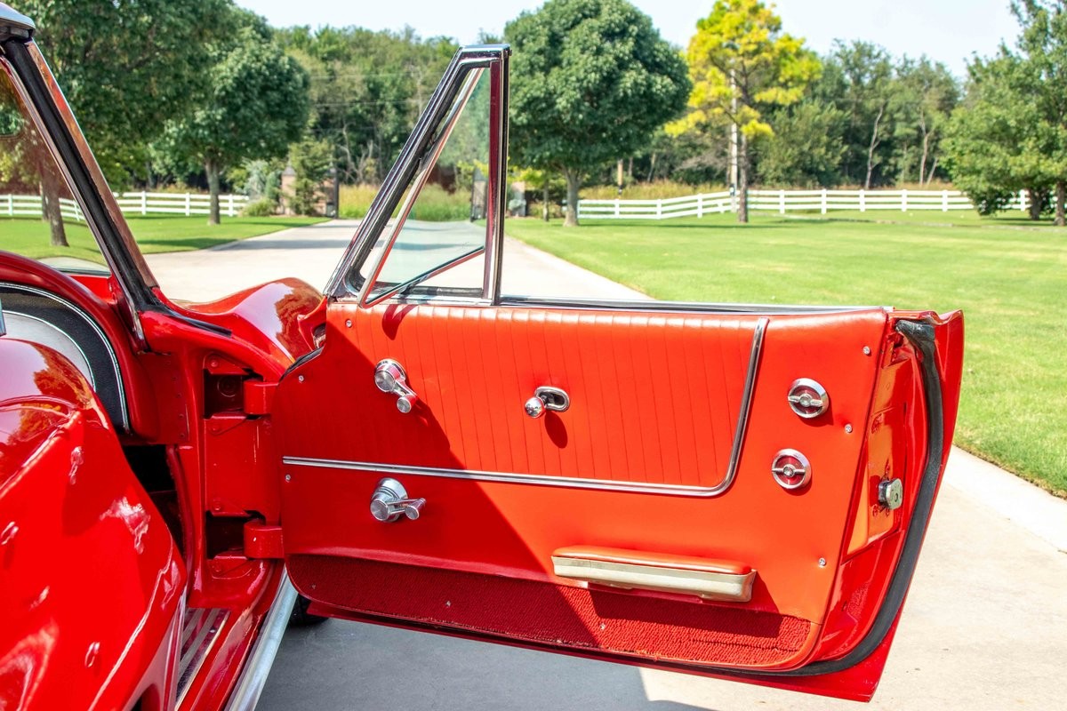 Chevrolet-Corvette-1964-Convertible-27