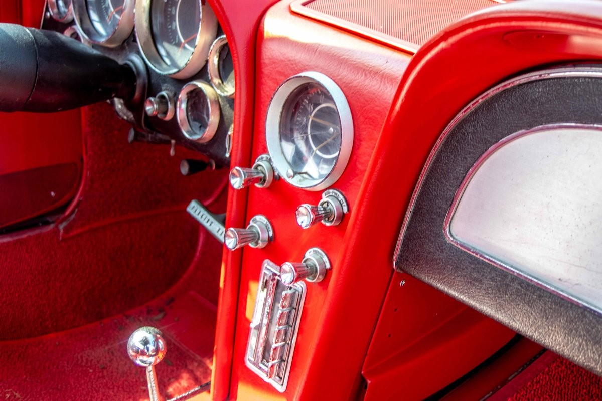 Chevrolet-Corvette-1964-Convertible-30