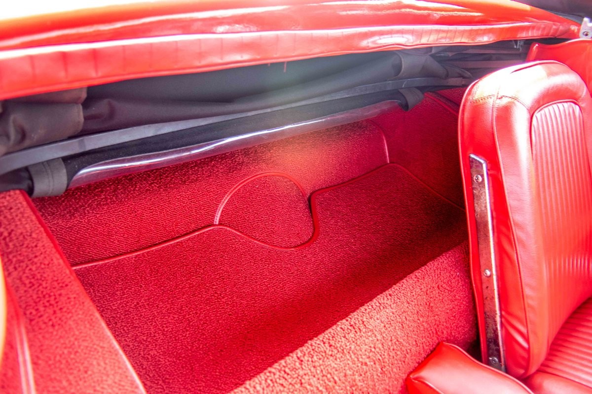 Chevrolet-Corvette-1964-Convertible-31