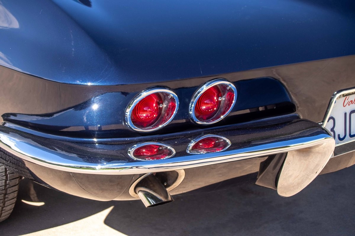 Chevrolet-Corvette-1964-Coupe-10