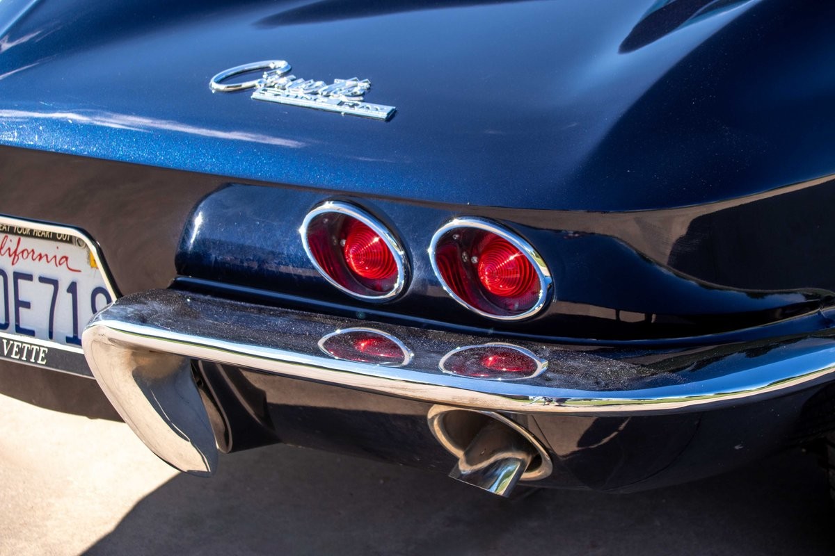 Chevrolet-Corvette-1964-Coupe-11