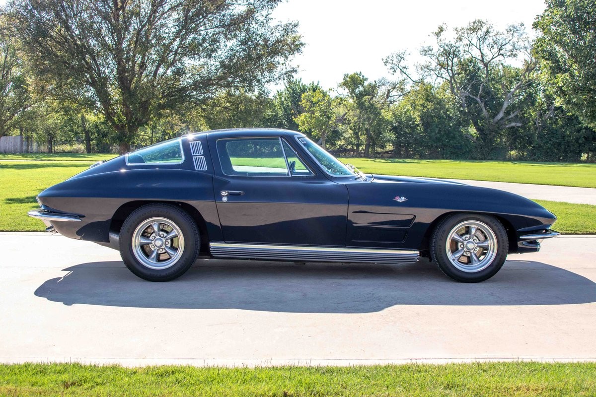 Chevrolet-Corvette-1964-Coupe-12