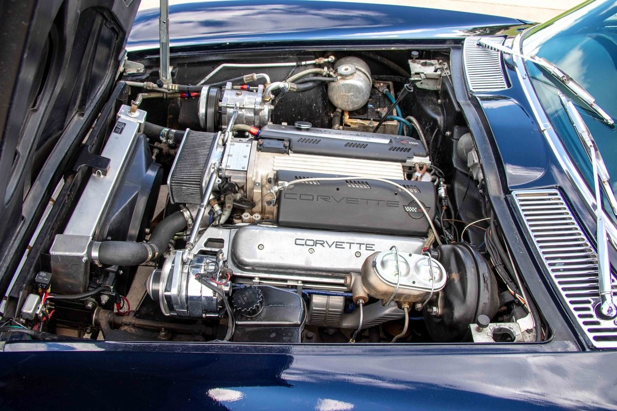 Chevrolet-Corvette-1964-Coupe-17