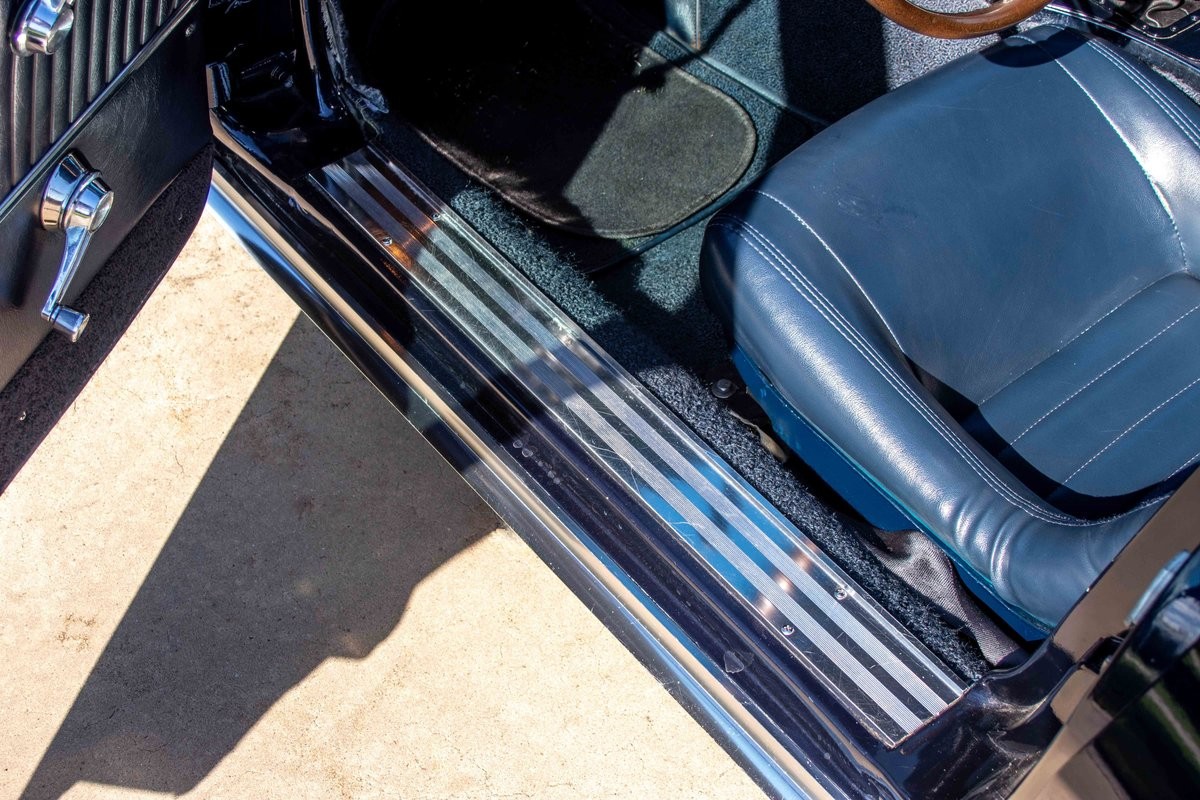 Chevrolet-Corvette-1964-Coupe-19