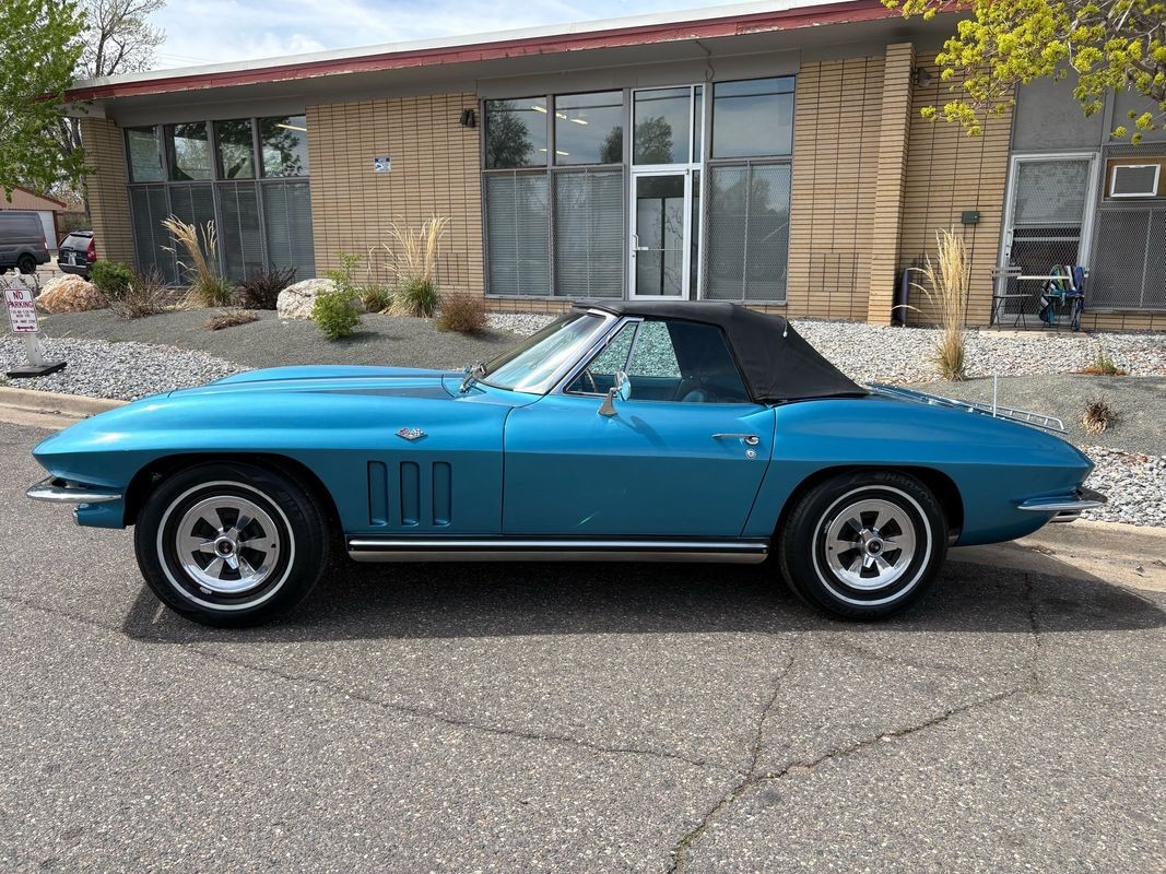 Chevrolet-Corvette-1965-1