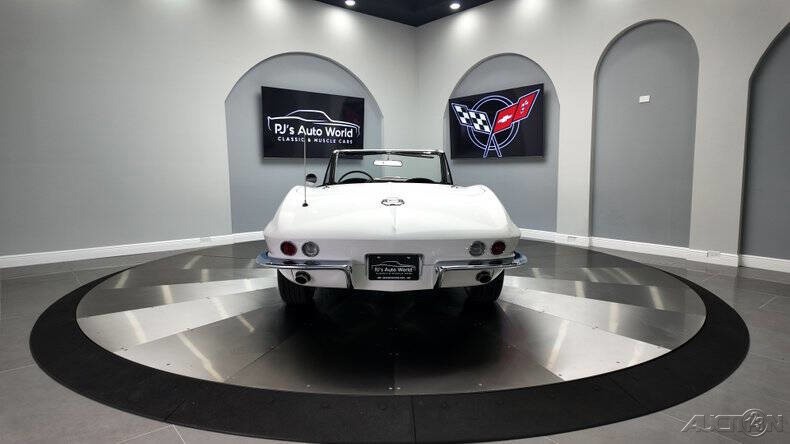 Chevrolet-Corvette-1965-10