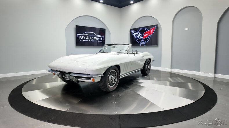 Chevrolet-Corvette-1965-12